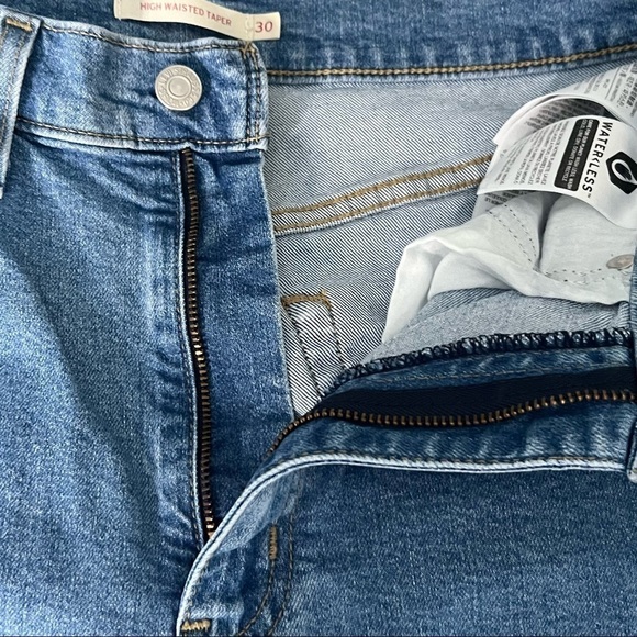 Levi's high waisted taper jean in midwash blue Size 30 - Picture 11 of 13